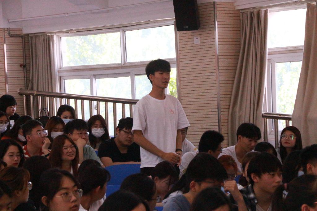 毕业生提问就业相关事宜